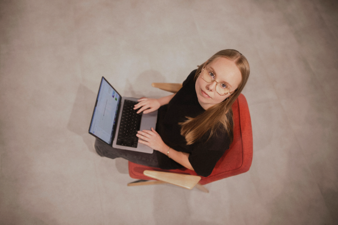 woman-with-laptop-sitting-on-red-chair